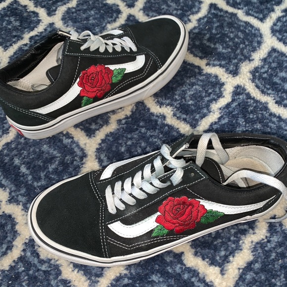 vans old skool low with rose patches